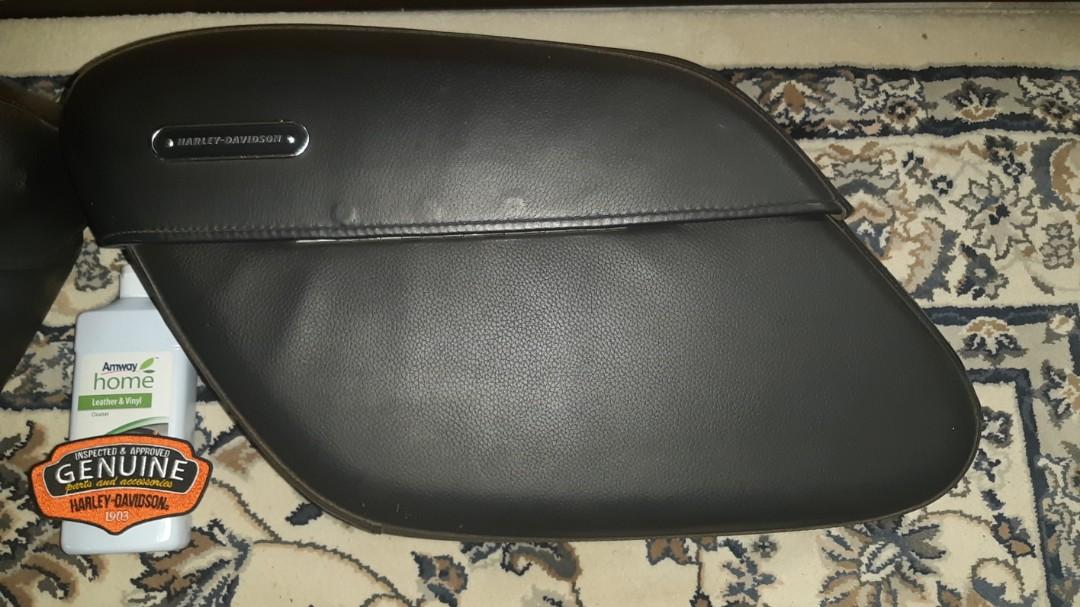 Rigid leather store locking saddlebags