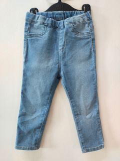(Category: ) located in . Submitted by avalilypreloved (Listing ID 1085987723, Image 1). Description: .