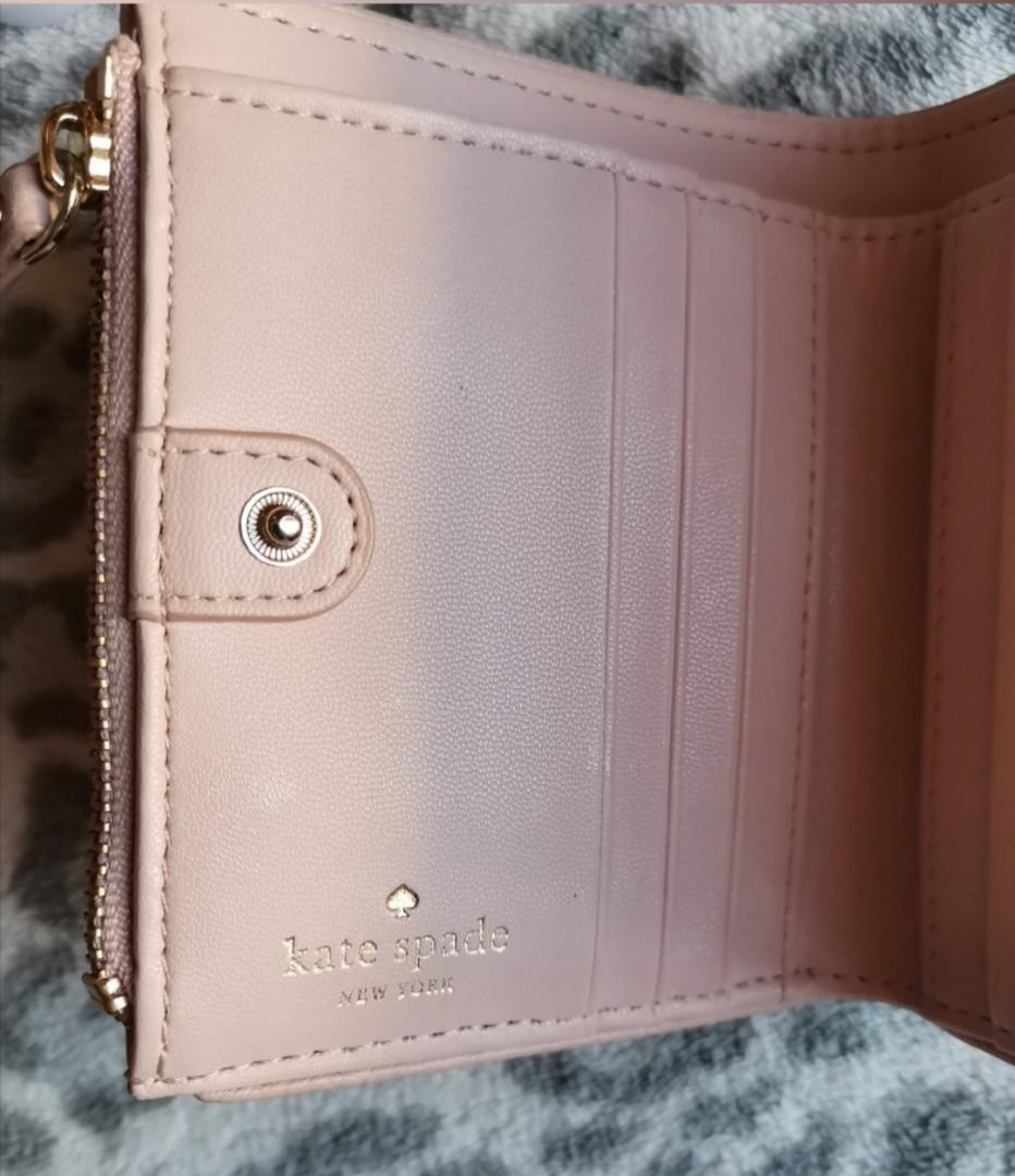 Kate Spade Malea wallet (Category: Wallets & Card holders) located in Paranaque City. Submitted by kgcbien (Listing ID 1086015614, Image 2). Description: with flaws.