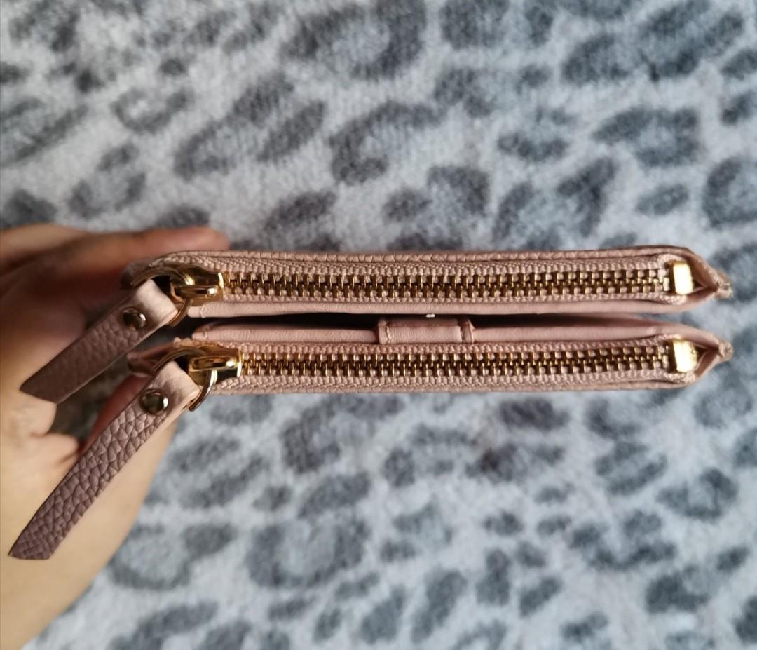Kate Spade Malea wallet (Category: Wallets & Card holders) located in Paranaque City. Submitted by kgcbien (Listing ID 1086015614, Image 3). Description: with flaws.
