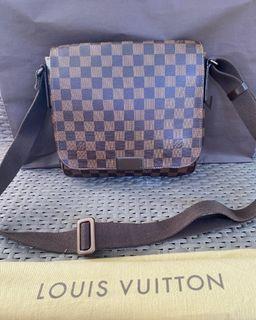 💯% Authentic LV Brown Monogram District PM Messenger Bag in SHW, Luxury,  Bags & Wallets on Carousell