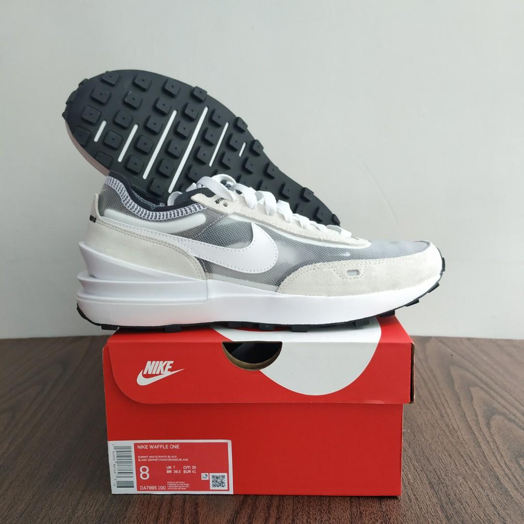 sepatu nike waffle one