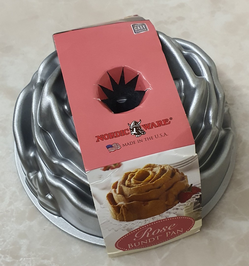 Nordic ware online rose bundt pan