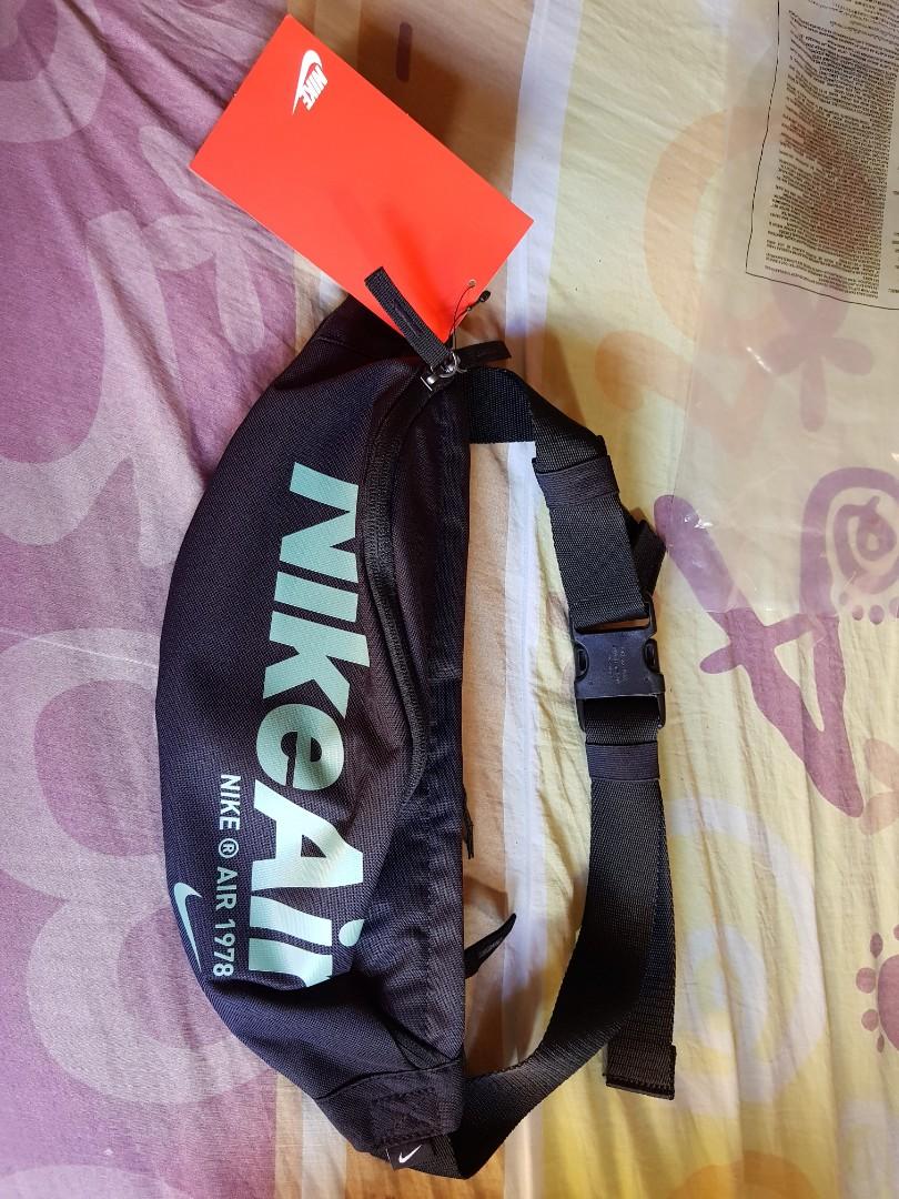 Nike on sale air pouch