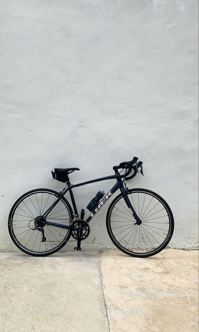 Trek Domane AL 2 road bike, Sports 