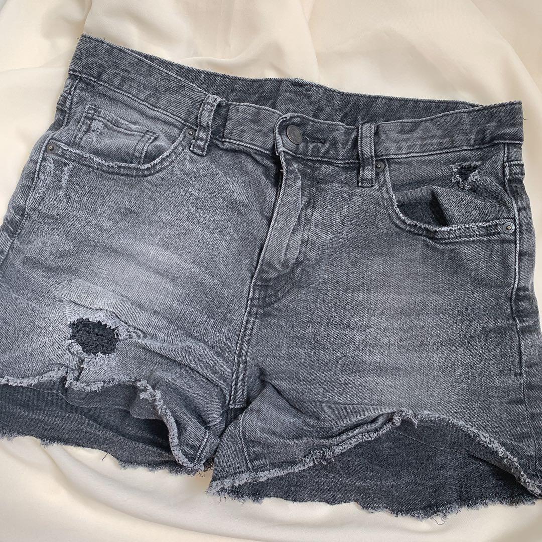 Uniqlo Dark Grey Denim Shorts, Fesyen 