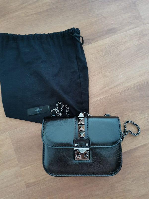Used valentino handbags hotsell