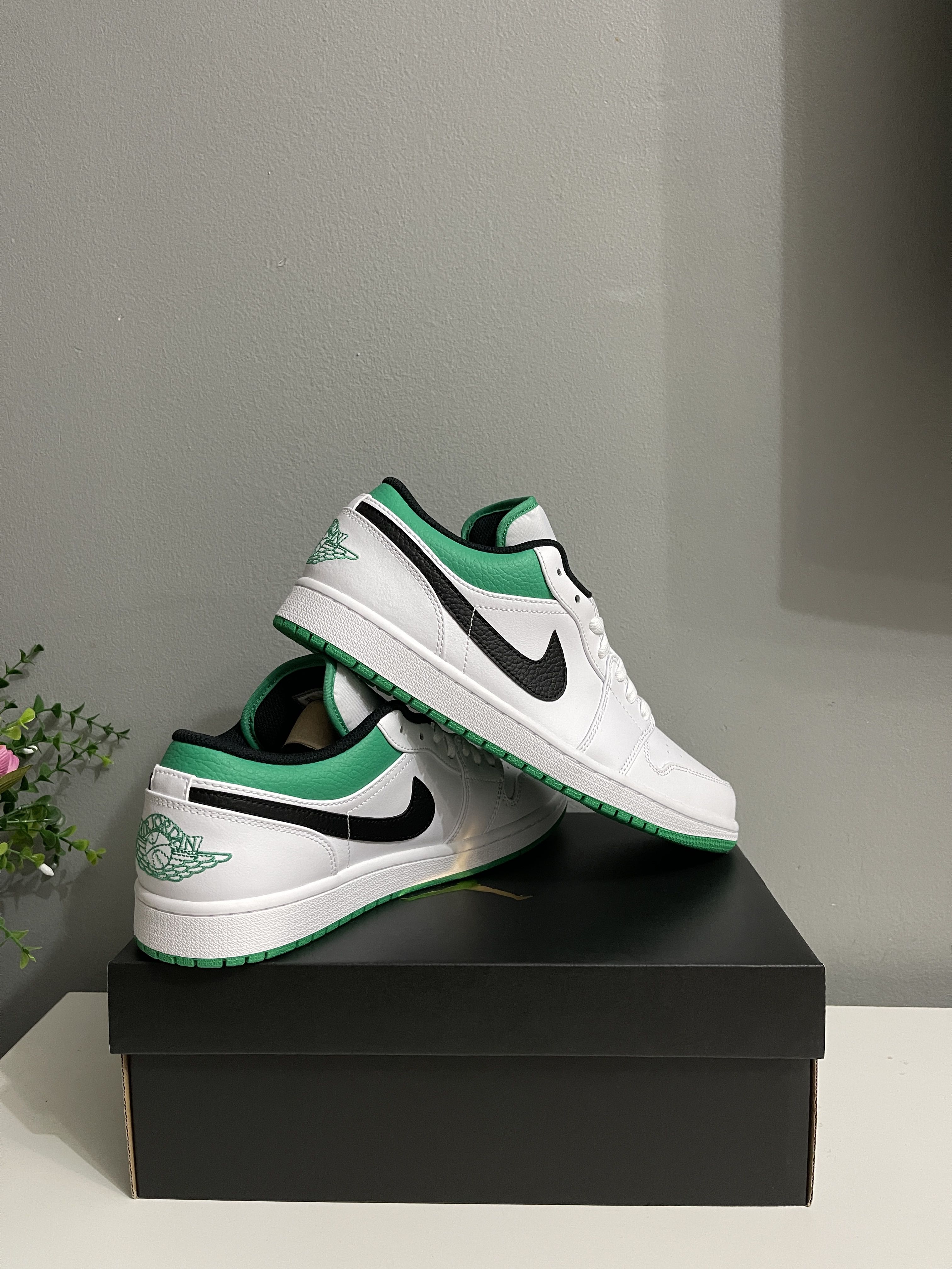 air jordan low white lucky green