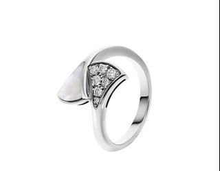 (Category: ) located in . Submitted by everydayfashion (Listing ID 1086130852, Image 1). Description: .