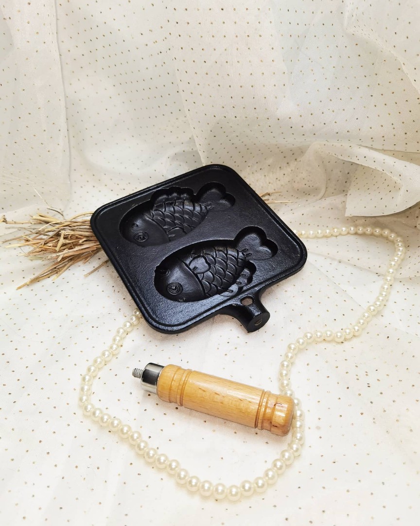 Cast iron (Category: Other Kitchenware & Tableware) located in Valenzuela. Submitted by shikkufindsmla (Listing ID 1086193318, Image 2). Description: Fish Taiyaki Pan -cast iron -brand new -Very Good Condition -with box 1 pc available ₱380 only.