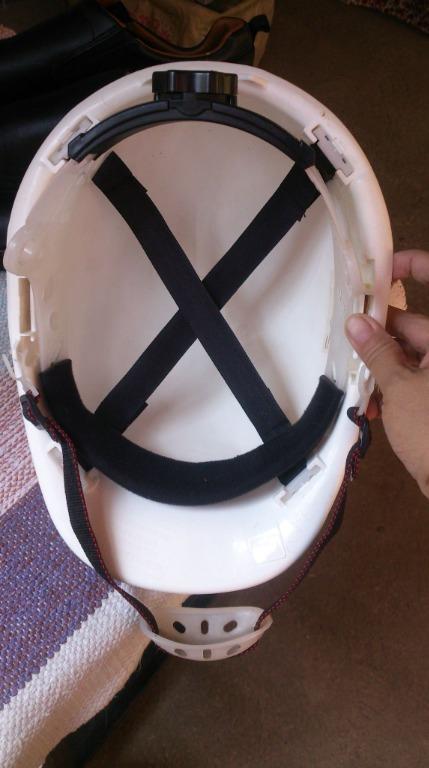 Caterpillar White Hard Hat (Category: Construction Tools & Equipment) located in Taguig. Submitted by rareatlas (Listing ID 1086240503, Image 3). Description: Caterpillar Hard Hat Brand New from UAE Negotiable pa po Pick up loc: ATC Alabang or North Signal Taguig.