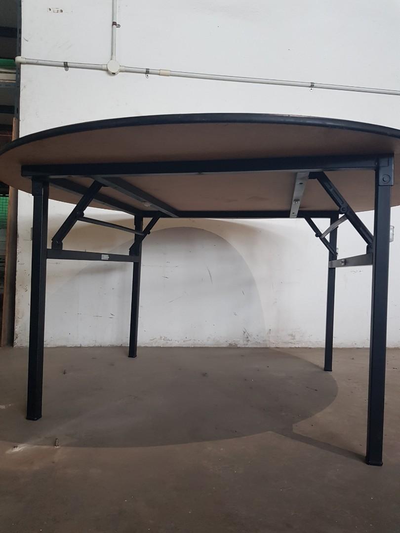 dining table (Category: Tables & Sets) located in Singapore. Submitted by alice880 (Listing ID 1086131585, Image 2). Description: Foldable table dia 1.5 m.
