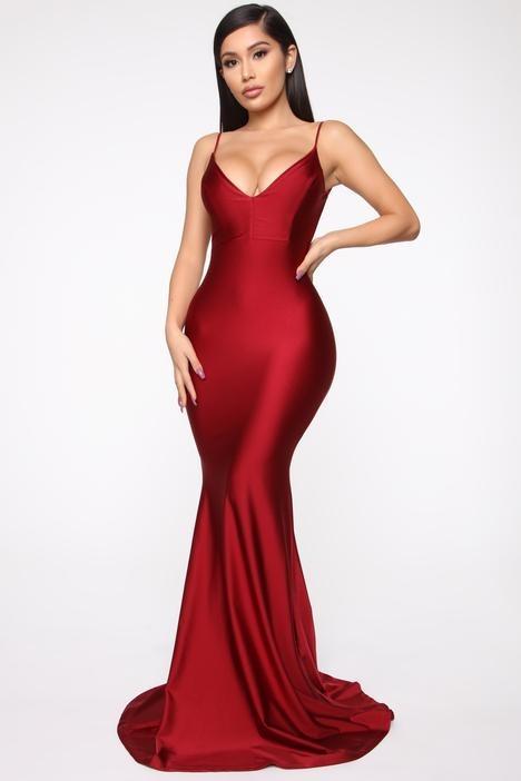 Fashion Nova Backless Maxi Dress in Size S Women s Fashion