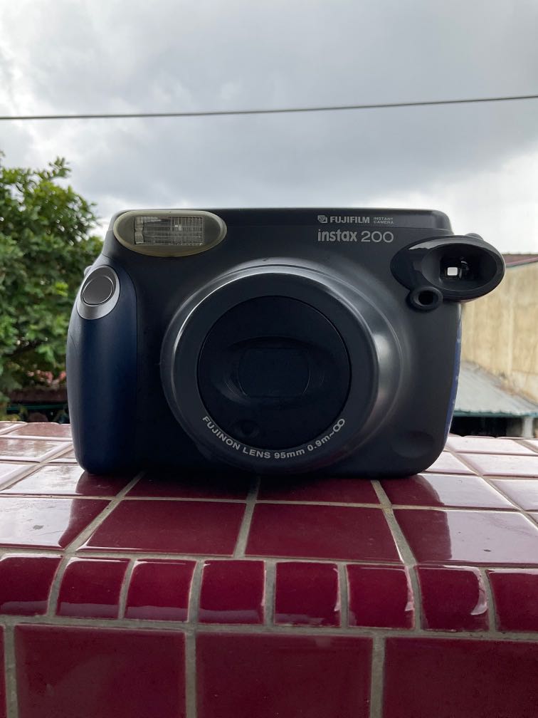 Fujifilm instax 200, Photography, Cameras on Carousell