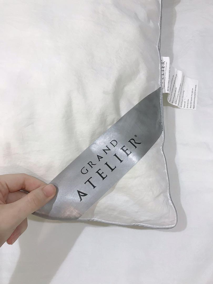 Grand atelier shop pillow