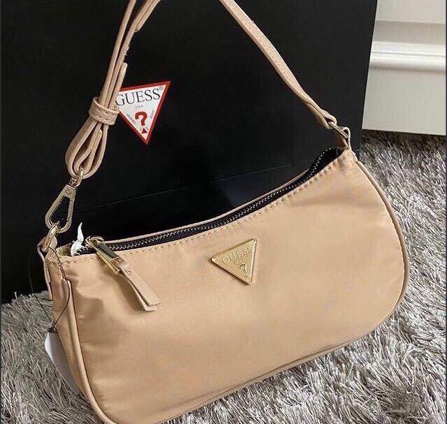 Guess Paris Shoulderbag, Olshop Fashion, Olshop Wanita di Carousell
