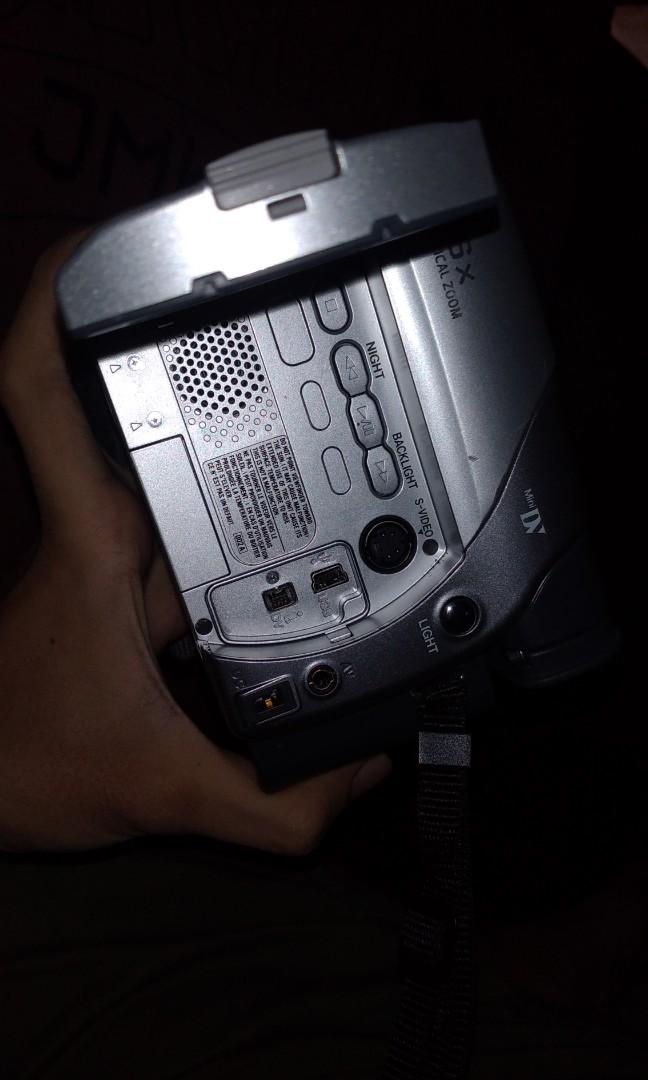 Handycam mini dv jvc hi8 jadul, Fotografi di Carousell