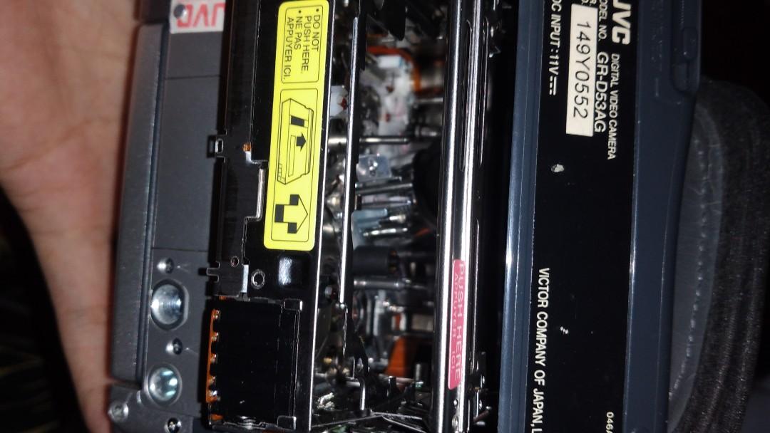 Handycam mini dv jvc hi8 jadul, Fotografi di Carousell