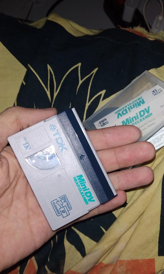 Handycam mini dv jvc hi8 jadul, Fotografi di Carousell