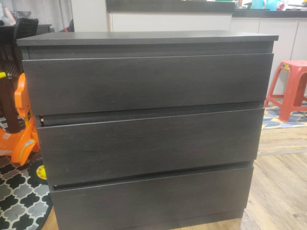 kullen 6 drawer dresser black brown Dresser, Modern Bedroom with Spacious Countertop, Wood Storage Cabinet with Concealed Handles & 6 Deep Drawers for Bedroom, this dresser offers versatile design elements and lasting quality to meet your storage needs and elevate your home decor. Ayla Dresser in Dark Oak