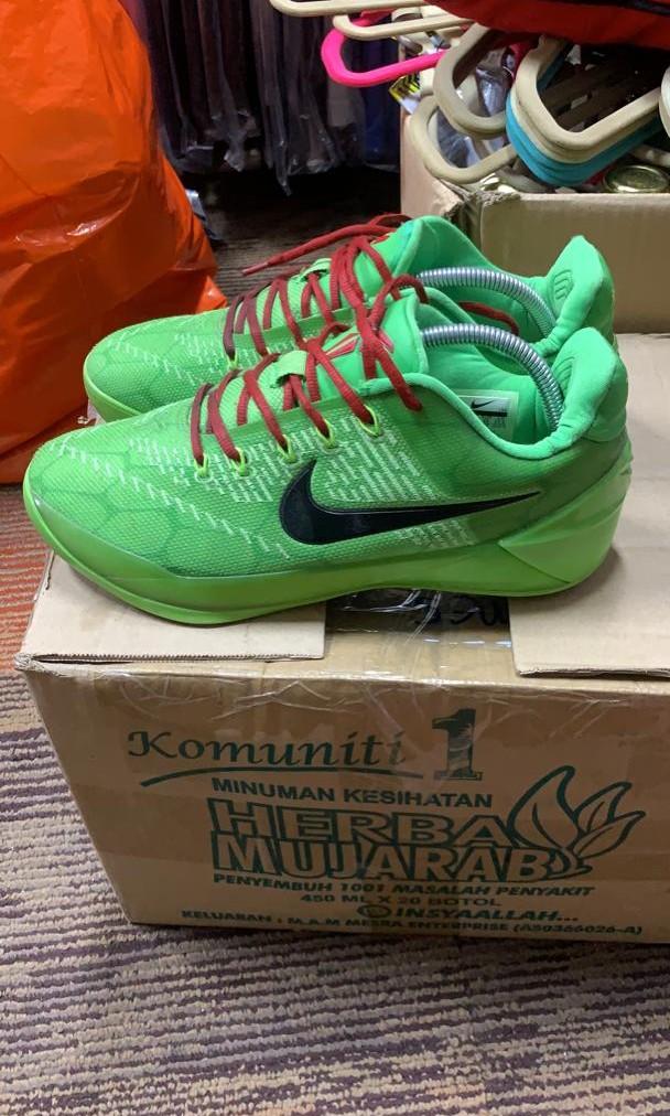 kobe ad grinch