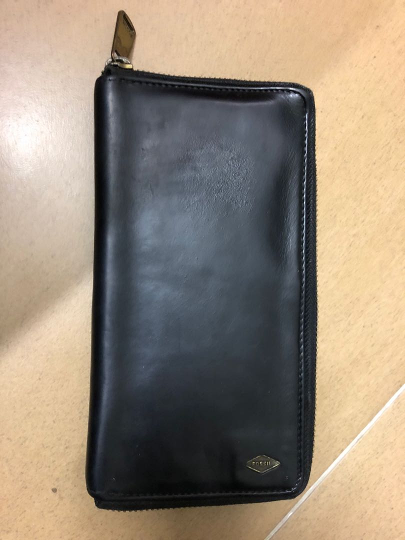 Original Fossil men’s long wallet, Men's Fashion, Watches & Accessories