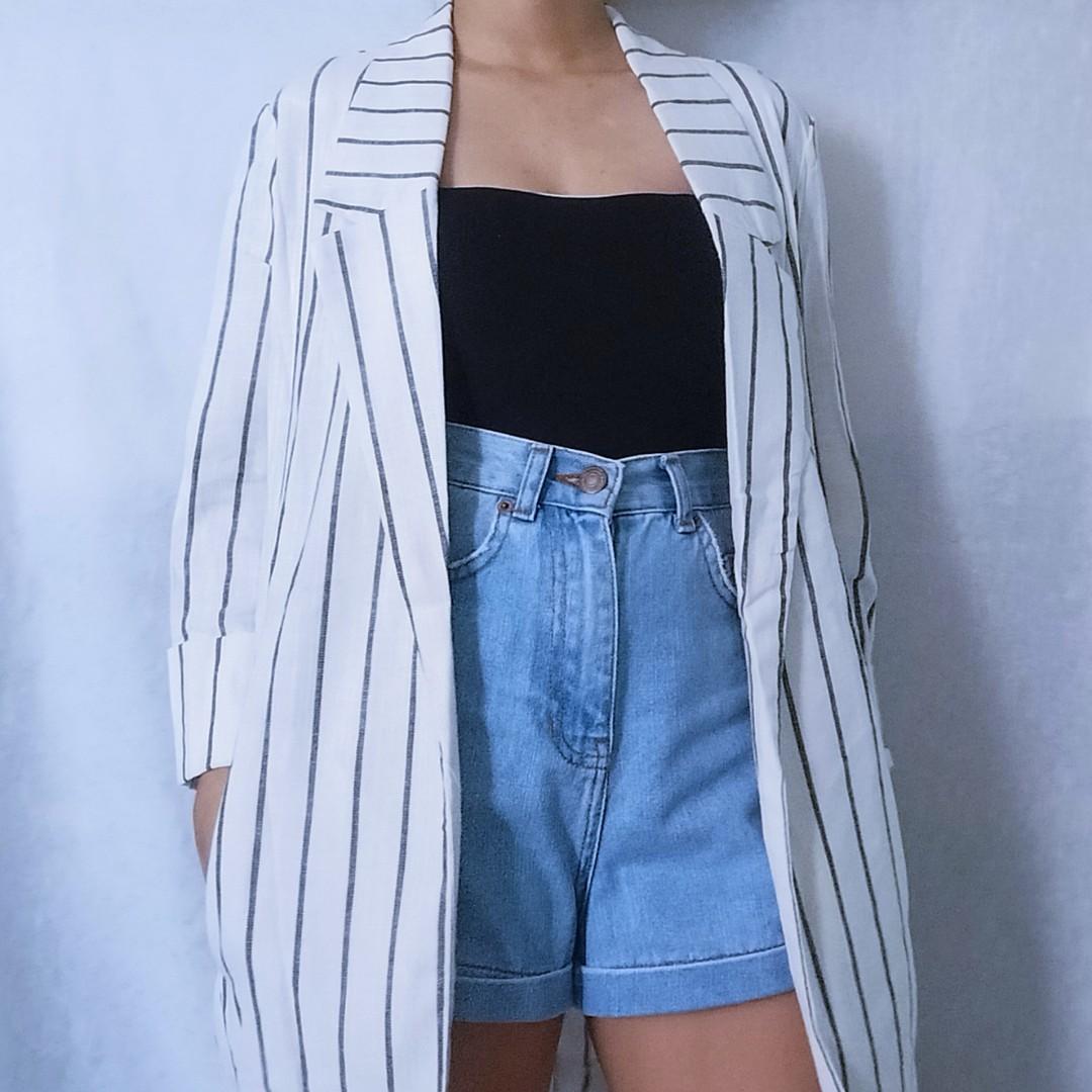 Stradivarius Striped Linen Blazer (Category: Coats, Jackets and Outerwear) located in Marikina City. Submitted by happycache (Listing ID 1086258404, Image 2). Description: BNWT ♡ Available in S (1) Small | 20" width 31" length Model | 32" bust 26" waist Dm if interested ♡.