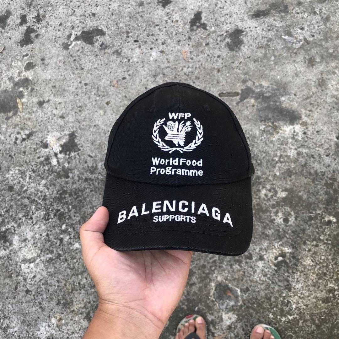 Topi Balenciaga WFP World Food 