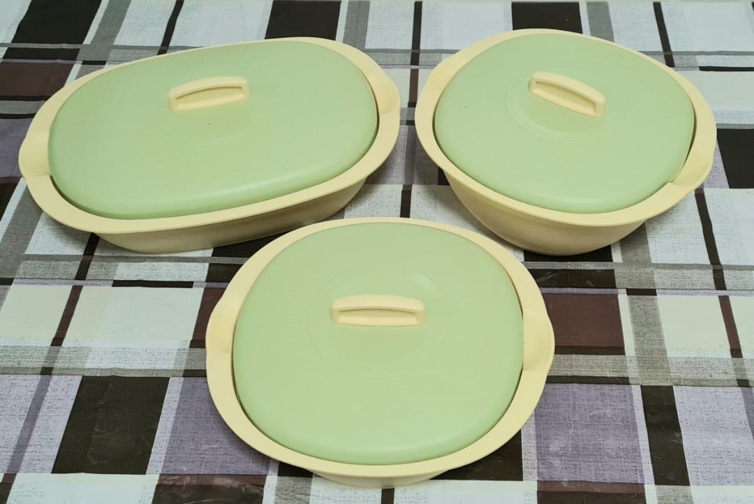 Tupperware Set (Category: Dinnerware & Cutlery) located in Singapore. Submitted by nani01 (Listing ID 1086157608, Image 2). Description: Authentic Tupperware container with lid which rarely use along with 2 cookies canister. - lightly used, - no visible scratches, - does not come in boxes, - do dm if you requires more pictures and we will try to revert asap. - self collect at Payar Lebar Mrt station - tuesday to friday @ 12.30 - 3.30 pm thank you