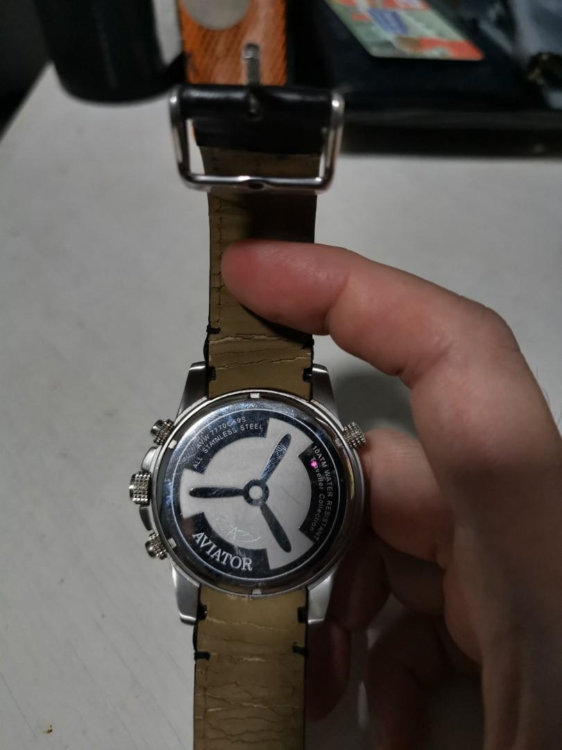Montre hotsell aviator avw7770g59