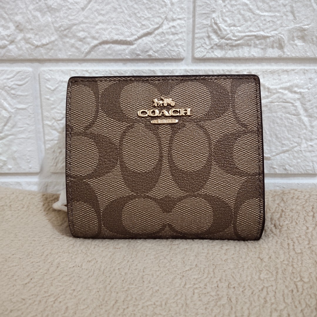 Coach Rainbow Snap Wallet in Signature Canvas, Women's Fashion, Bags ...
