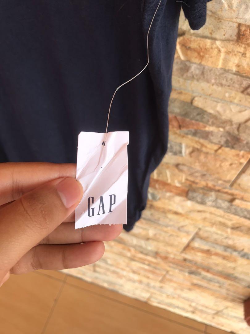 gap (Category: Hoodies) located in Peringat. Submitted by bundleselam2 (Listing ID 1086477731, Image 3). Description: Gap pit 20.5 labuh 27 condition new.