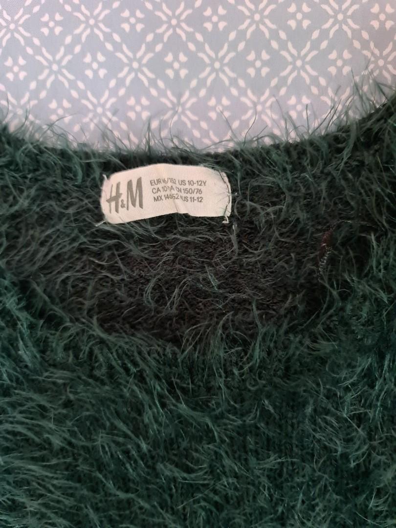 H&M sweater (Category: Coats, Jackets and Outerwear) located in Muntinlupa City. Submitted by bmaxee (Listing ID 1086349602, Image 3). Description: color green soft material hindi makapal.