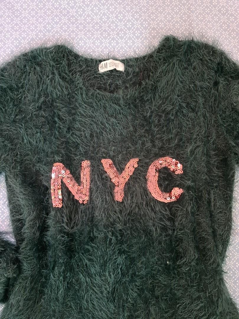 H&M sweater (Category: Coats, Jackets and Outerwear) located in Muntinlupa City. Submitted by bmaxee (Listing ID 1086349602, Image 2). Description: color green soft material hindi makapal.