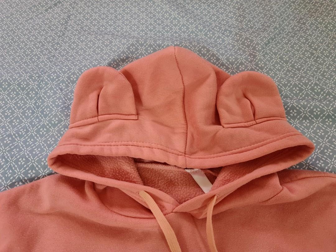 Hooded jacket (Category: Coats, Jackets and Outerwear) located in Muntinlupa City. Submitted by bmaxee (Listing ID 1086353451, Image 3). Description: used.