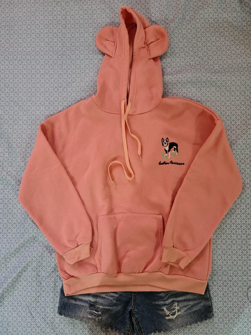 Hooded jacket (Category: Coats, Jackets and Outerwear) located in Muntinlupa City. Submitted by bmaxee (Listing ID 1086353451, Image 1). Description: used.