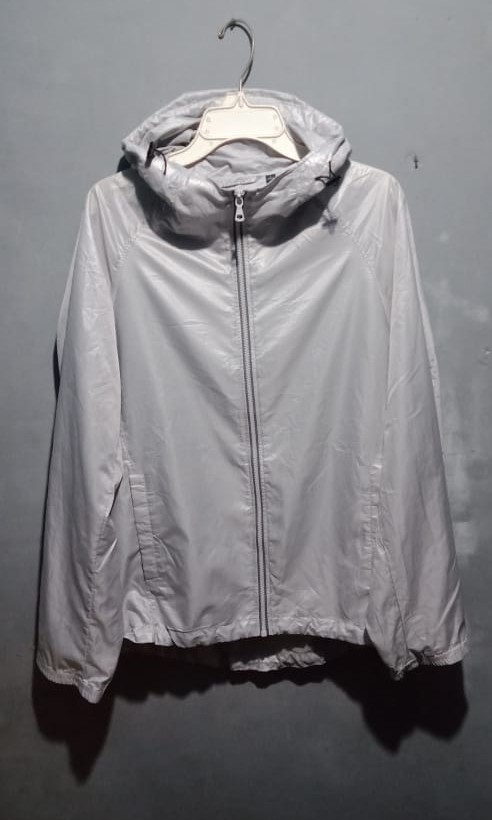 uniqlo raincoat