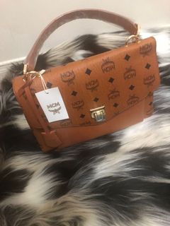 (Category: ) located in . Submitted by fashionheavens (Listing ID 1086466860, Image 1). Description: .