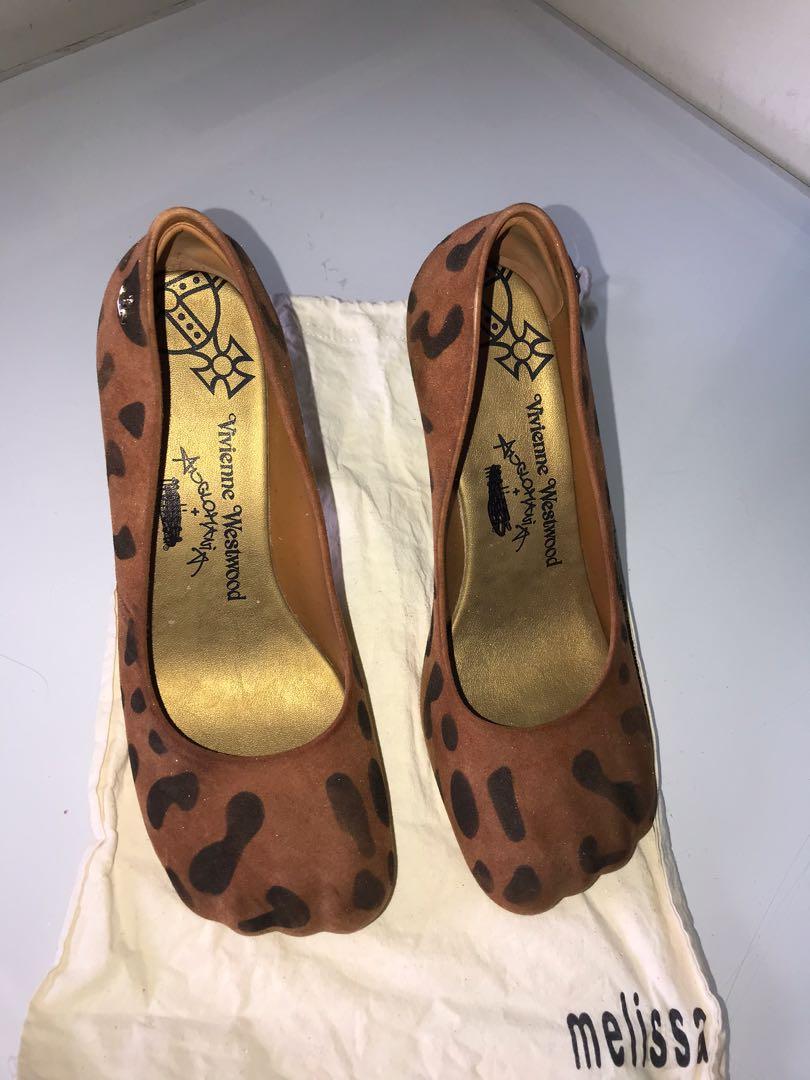 Melissa (Category: Flats & Sandals) located in Manila. Submitted by gresha (Listing ID 1086426993, Image 3). Description: Unused Melissa Animal toe flock shoe Need cleaning Nasama sa ibang shoes Size 7 ₱ 500 ( add sf) .