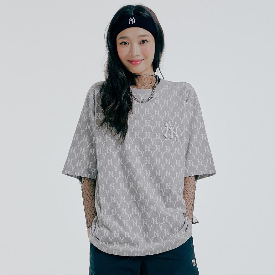 MLB女裝上自Tee MONOGRAM ALL OVER OVER-FIT SHORT SLEEVE T-SHIRTS 