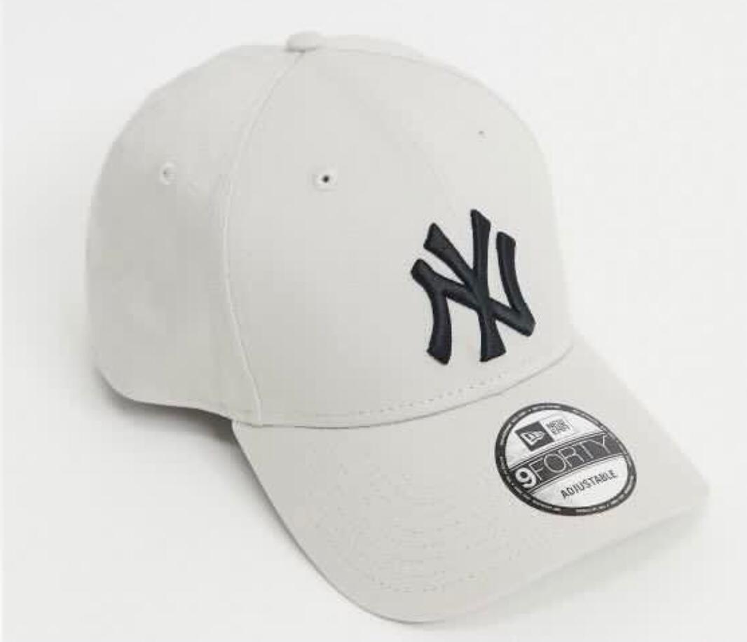New Era 9forty NY Cap in Beige/Off