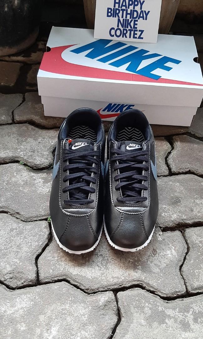 Nike cortez, Fesyen Pria, Sepatu , Sneakers di Carousell