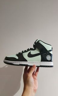 (Category: ) located in . Submitted by superbsssneakers (Listing ID 1086468280, Image 1). Description: .