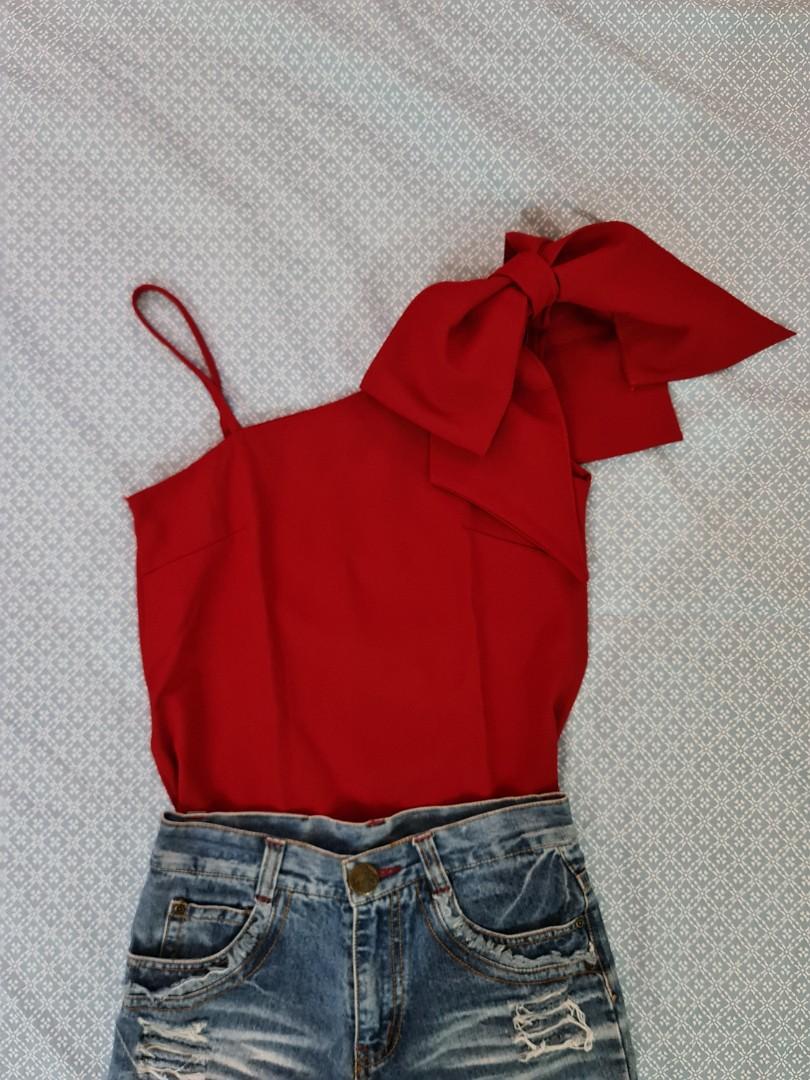 One sided Maroon blouse with ribbon (Category: Blouses) located in San Pedro. Submitted by bmaxee (Listing ID 1086348142, Image 1). Description: used once brand - Avenue size M.