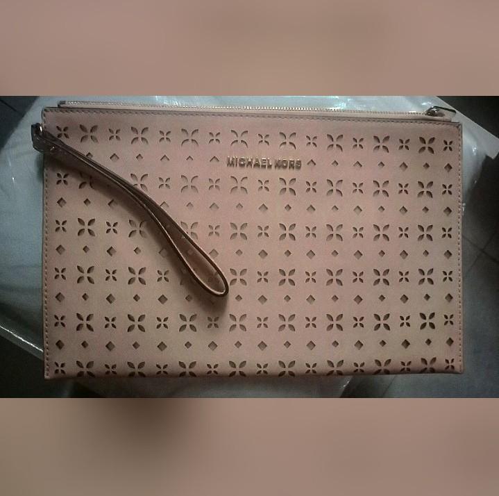 Clutch michael kors sale deals