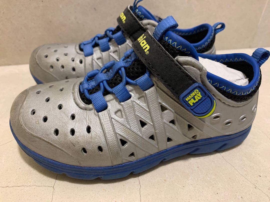 Stride Rite Made 2 Play Phibian Sneaker