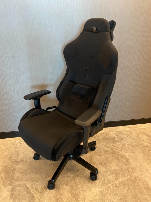 Lowyat gaming new arrivals chair