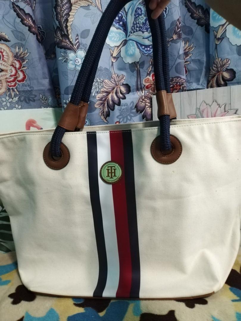 Tommy hilfiger canvas tote bag, Women's Fashion, Bags & Wallets, Bags on Carousell