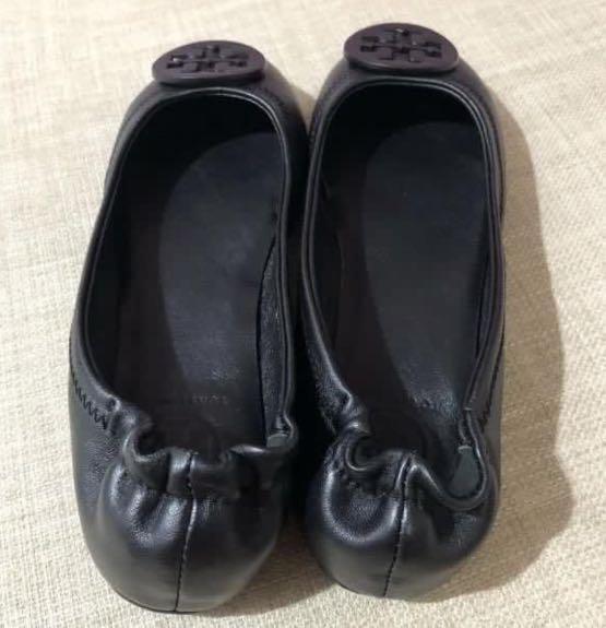 Tory burch black flats (Category: Flats & Sandals) located in Cabanatuan. Submitted by aaarlette (Listing ID 1086312984, Image 3). Description: In good condition Super nice basic classy shoes Rfs: wrong size Bought for 9k plus.