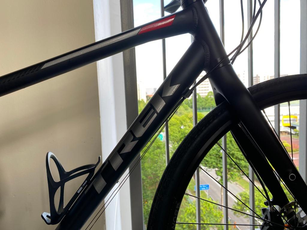 Trek FX3 Disc 2020 Hybrid Bike with Thule RideAlong Child Seat